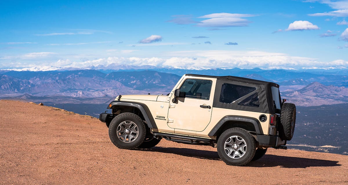 Jeep-in-mountains-sunny-afternoon